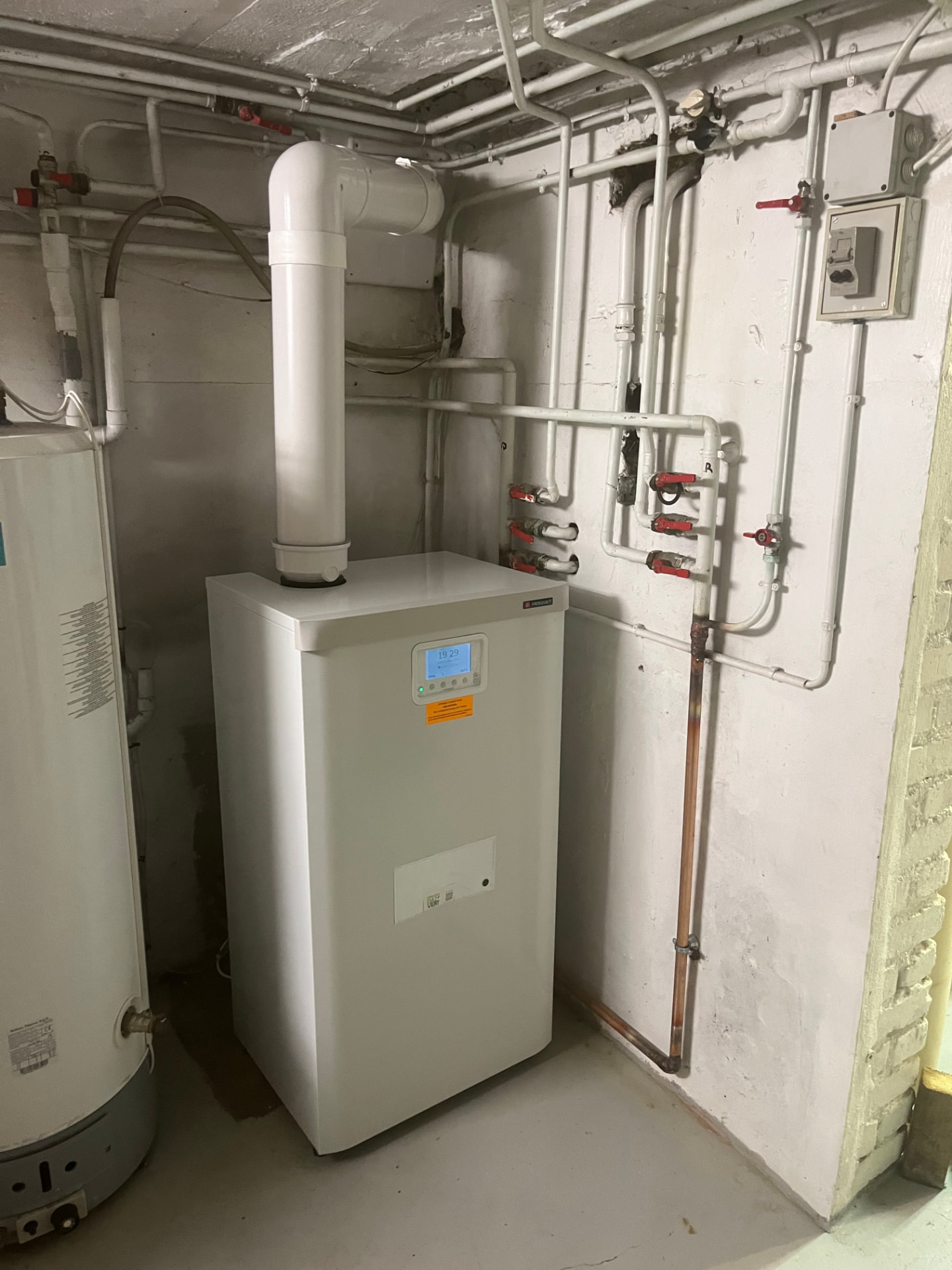 Chaudière Frisquet installée par JZCP Services en sous-sol